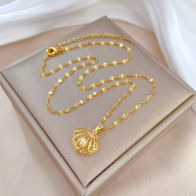 Seashell Pearl Pendant Necklace