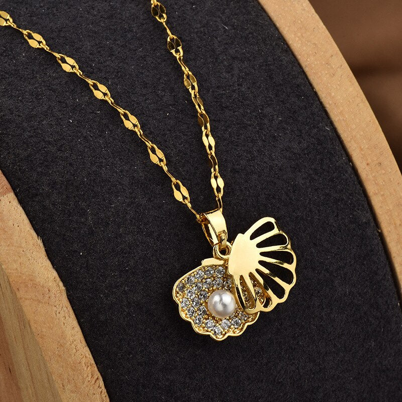 Seashell Pearl Pendant Necklace