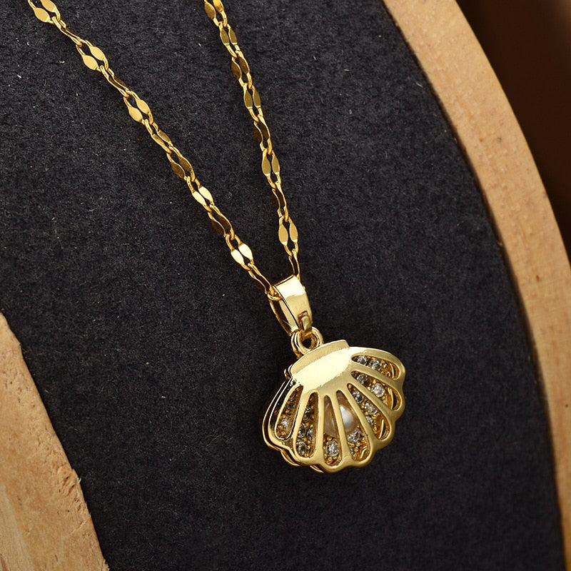Seashell Pearl Pendant Necklace